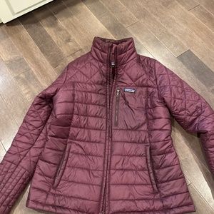 Womens L Patagonia puff jacket